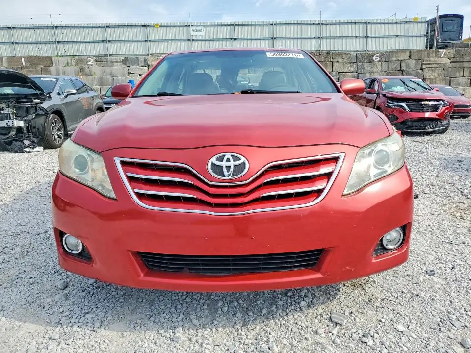 2011 TOYOTA CAMRY XLE V6  