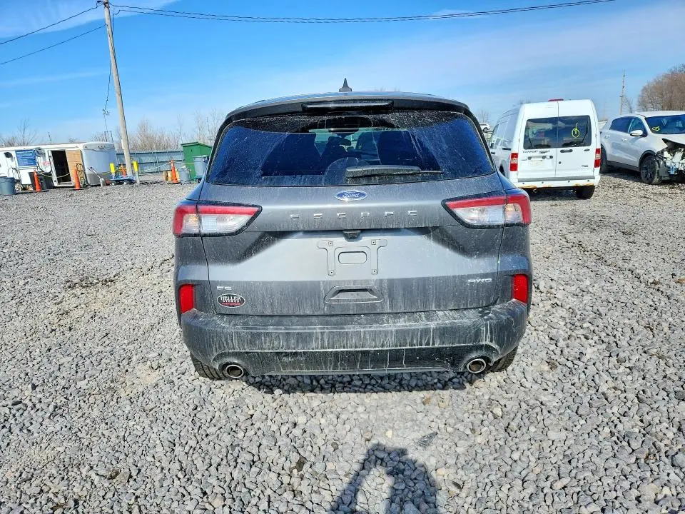 2022 FORD ESCAPE SE  