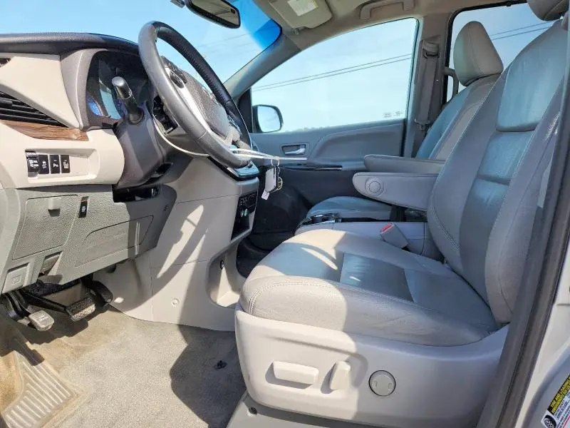 2016 TOYOTA SIENNA XLE 8-PASSENGER  