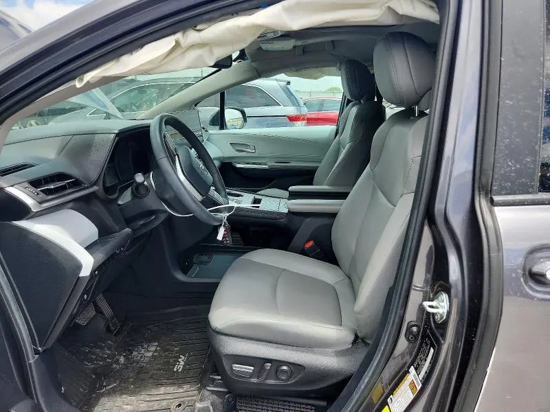 2025 TOYOTA SIENNA XLE 8-PASSENGER  