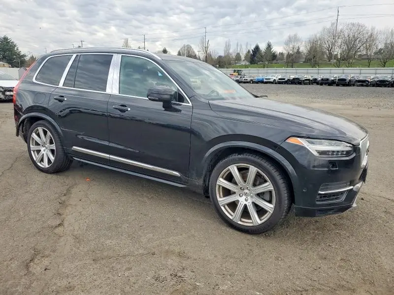 2017 VOLVO XC90 T8  