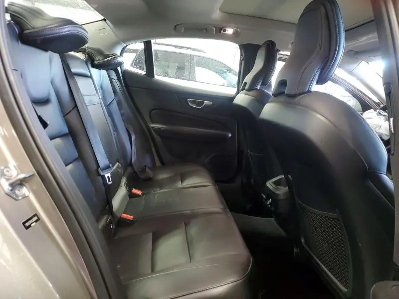 2020 VOLVO S60 T6 MOMENTUM  