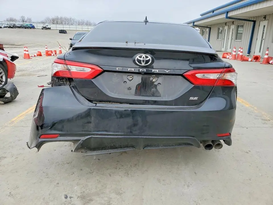 2019 TOYOTA CAMRY SE  