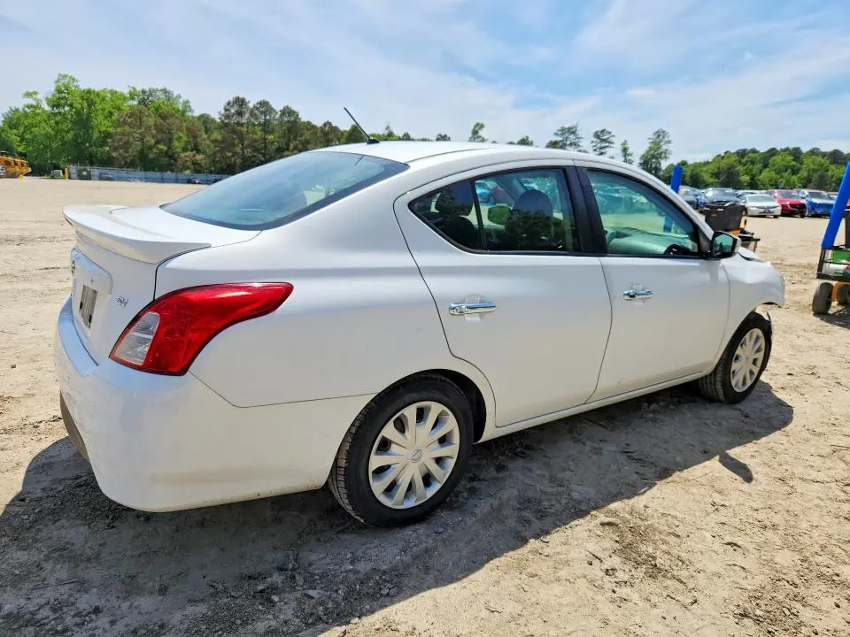2019 NISSAN VERSA SV  
