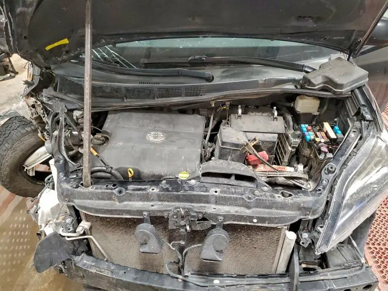 2015 TOYOTA SIENNA SPORT  