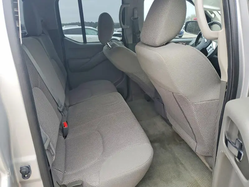 2016 NISSAN FRONTIER SV  