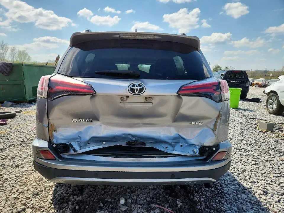 2018 TOYOTA RAV4 XLE  