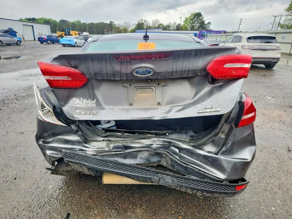 2016 FORD FOCUS SE  