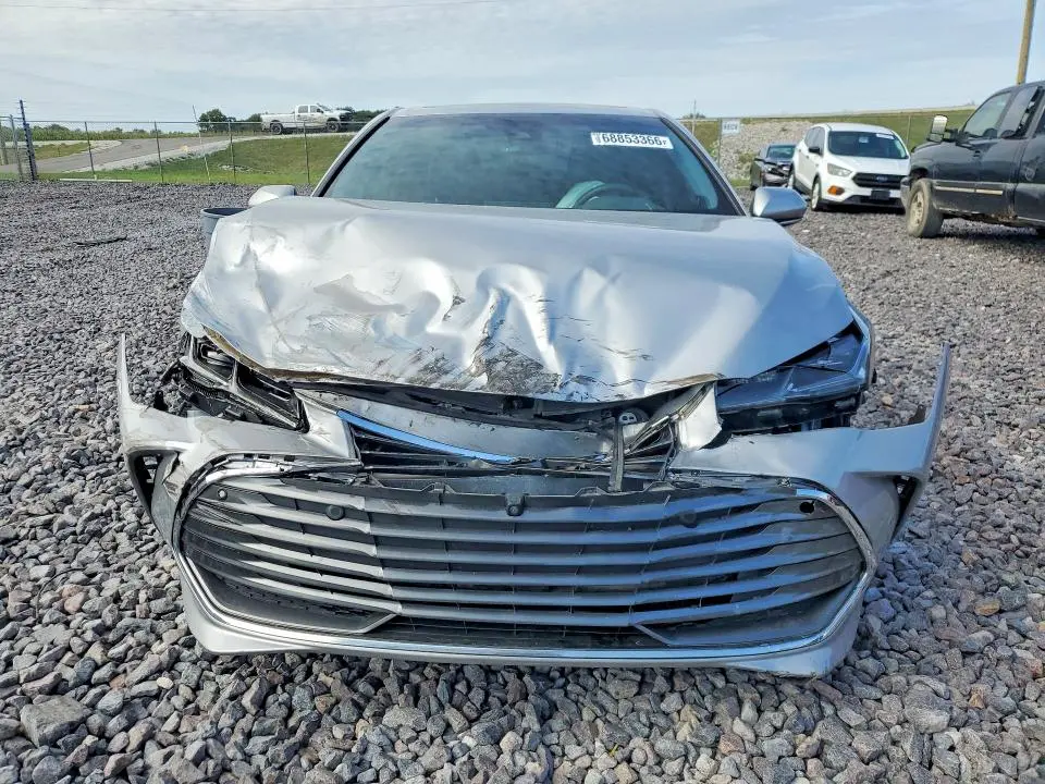 2019 TOYOTA AVALON LIMITED  