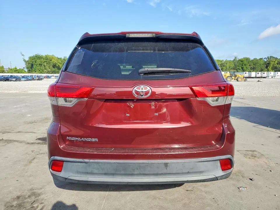2019 TOYOTA HIGHLANDER LE  