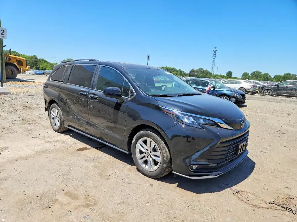 2025 TOYOTA SIENNA XLE 7-PASSENGER  