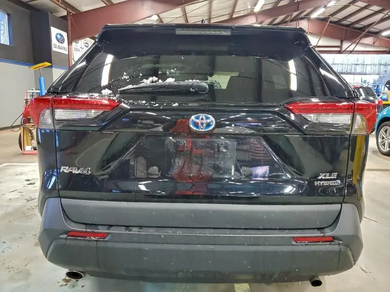 2022 TOYOTA RAV4 XLE  