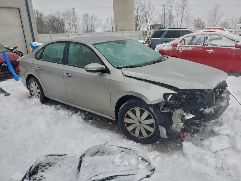 2012 VOLKSWAGEN PASSAT S  