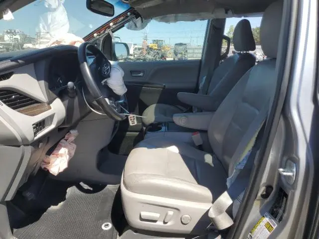 2016 TOYOTA SIENNA XLE  
