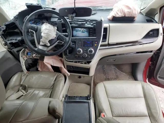 2018 TOYOTA SIENNA XLE  