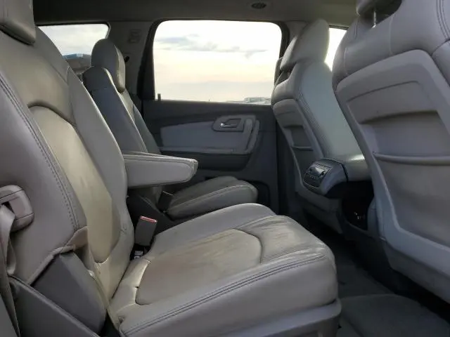 2010 CHEVROLET TRAVERSE LT  