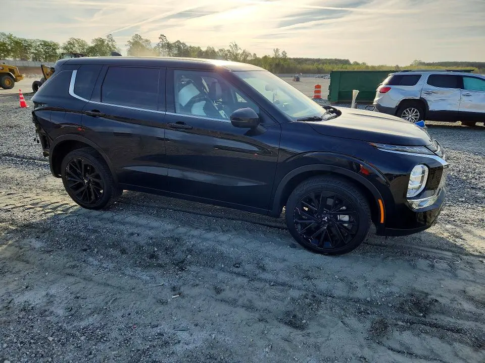 2024 MITSUBISHI OUTLANDER SE  