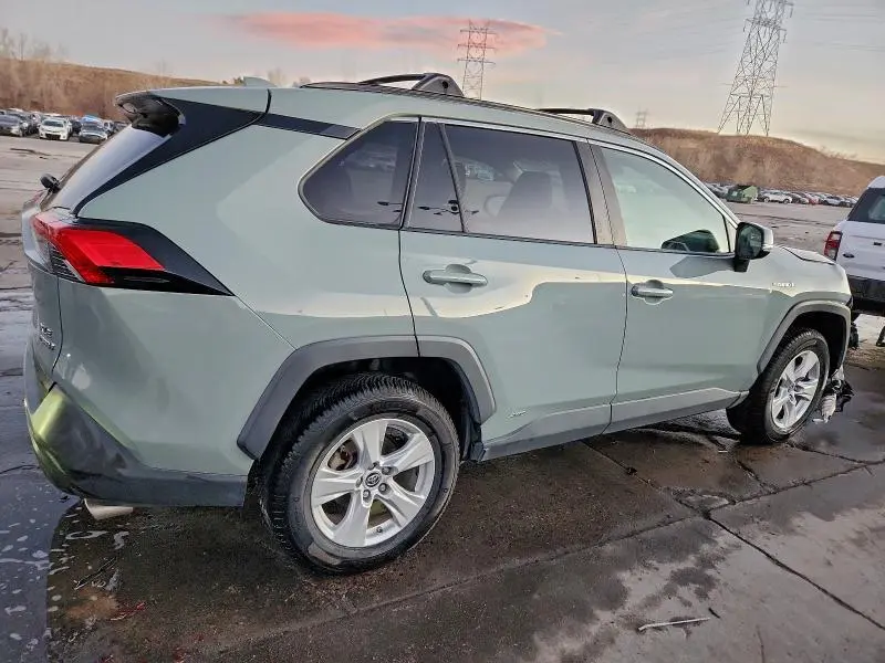 2019 TOYOTA RAV4 XLE  
