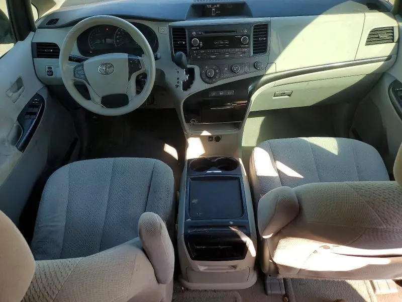 2011 TOYOTA SIENNA LE 8-PASSENGER  