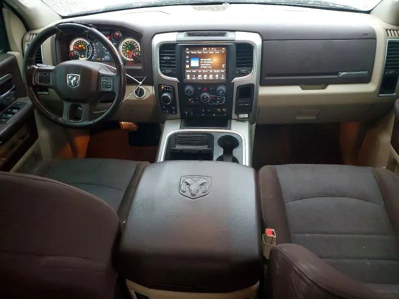 2016 RAM 1500 SLT  