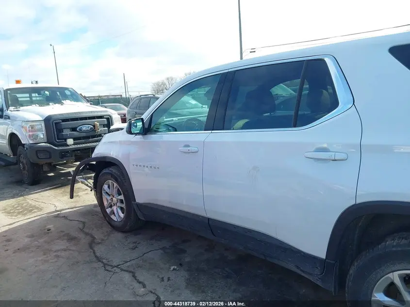 2023 CHEVROLET TRAVERSE FWD LS