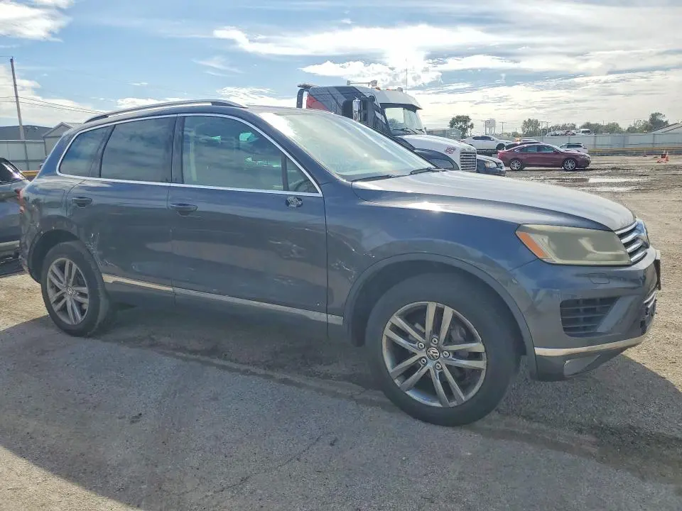 2015 VOLKSWAGEN TOUAREG V6 TDI  