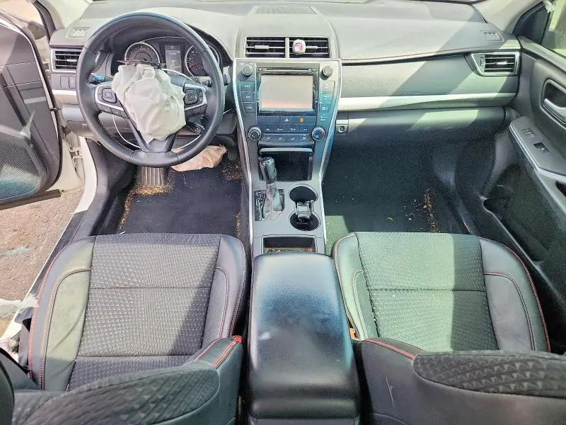 2015 TOYOTA CAMRY SE  