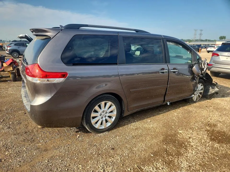 2013 TOYOTA SIENNA LIMITED 7-PASSENGER  