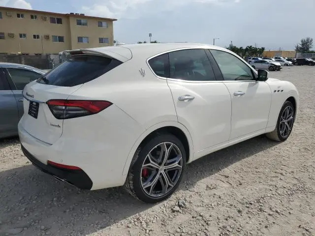 2022 MASERATI LEVANTE BASE  