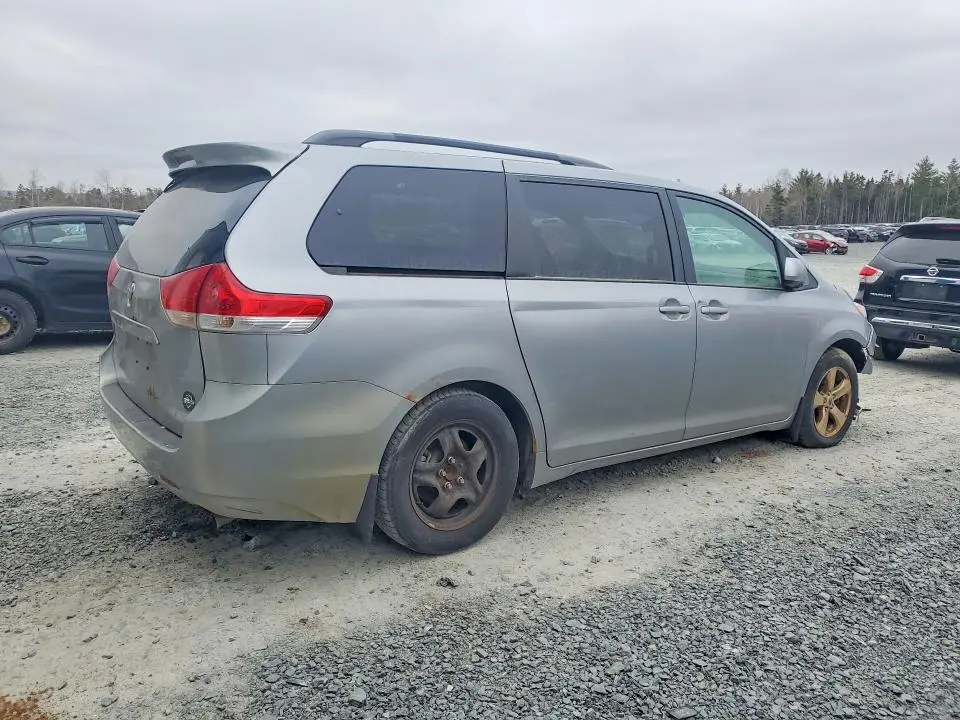 2011 TOYOTA SIENNA LE  