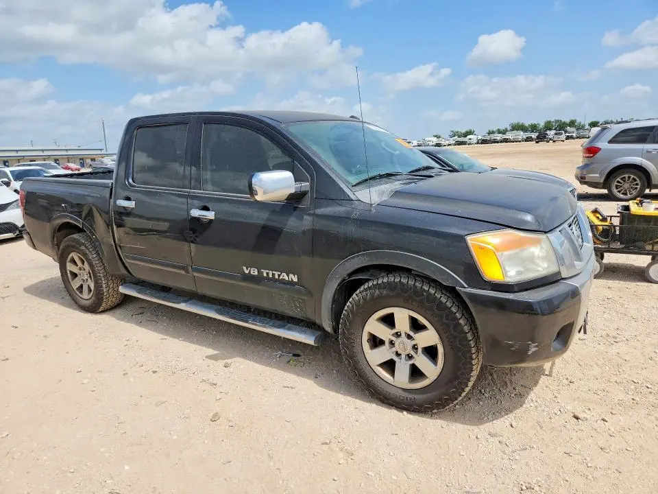 2015 NISSAN TITAN SV  
