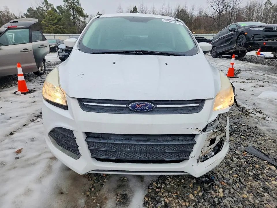 2016 FORD ESCAPE SE  