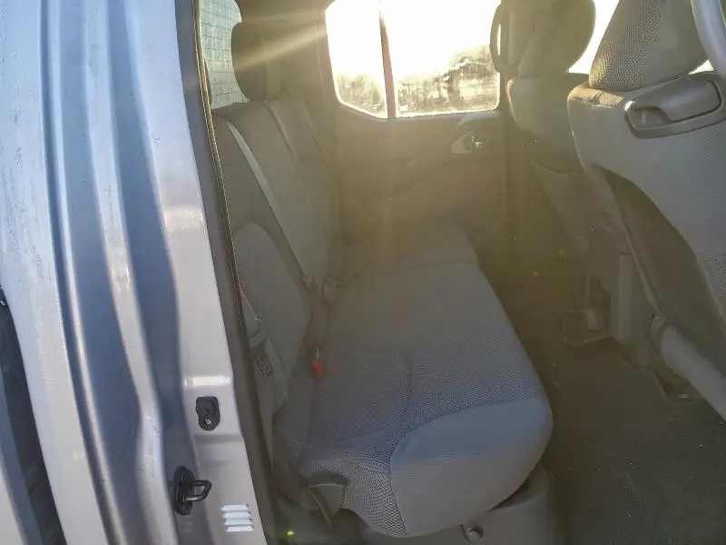 2011 NISSAN FRONTIER S  