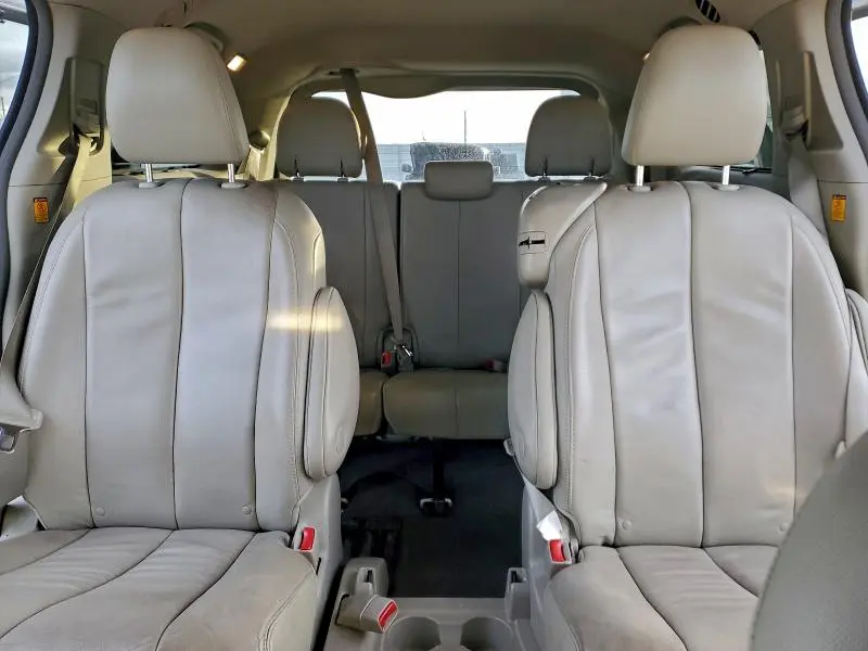 2013 TOYOTA SIENNA XLE  
