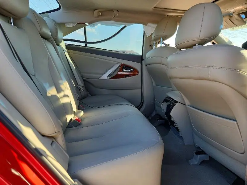 2011 TOYOTA CAMRY XLE V6  
