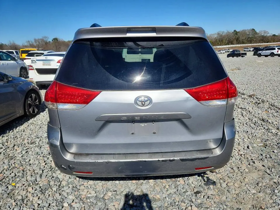 2014 TOYOTA SIENNA LE  