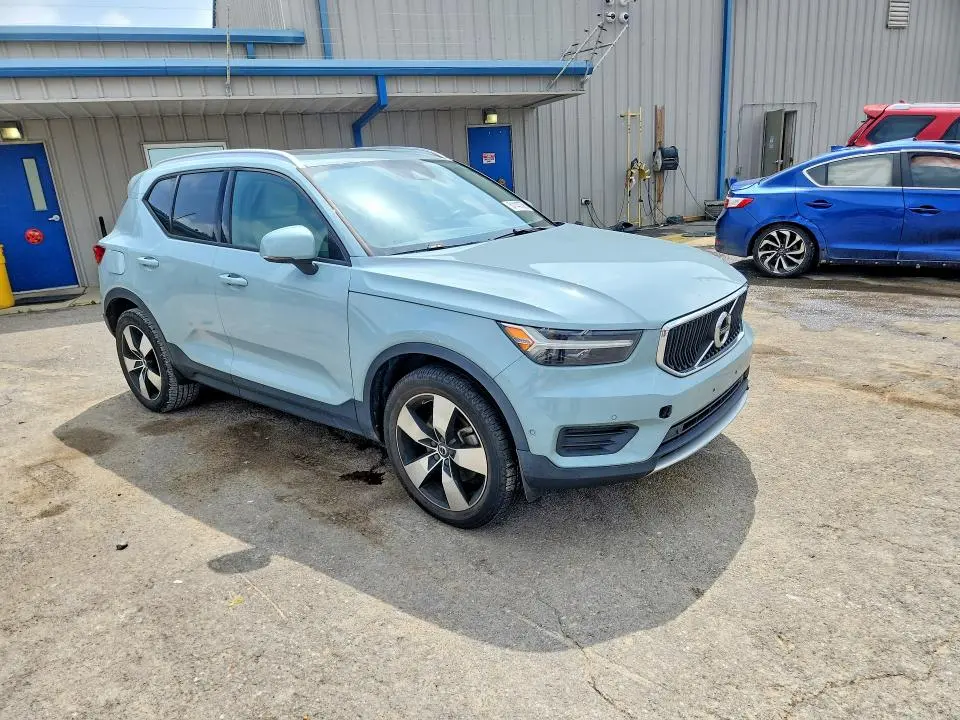2019 VOLVO XC40 T5 MOMENTUM  