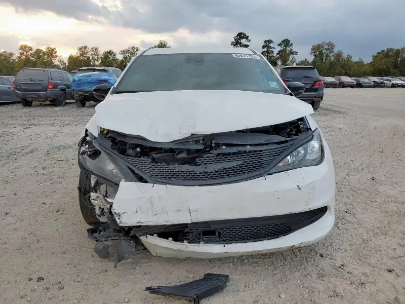 2025 CHRYSLER VOYAGER LX  