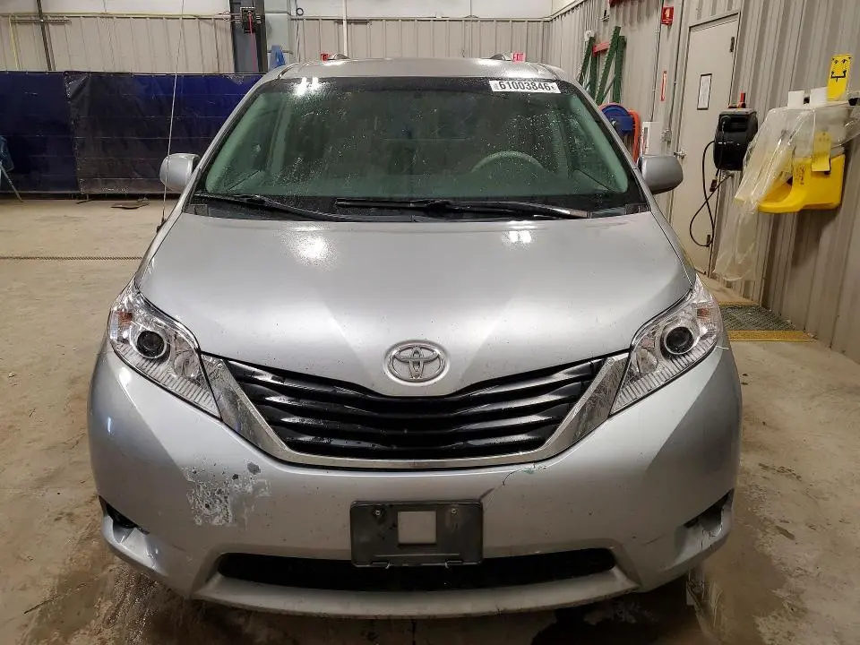 2011 TOYOTA SIENNA LE  