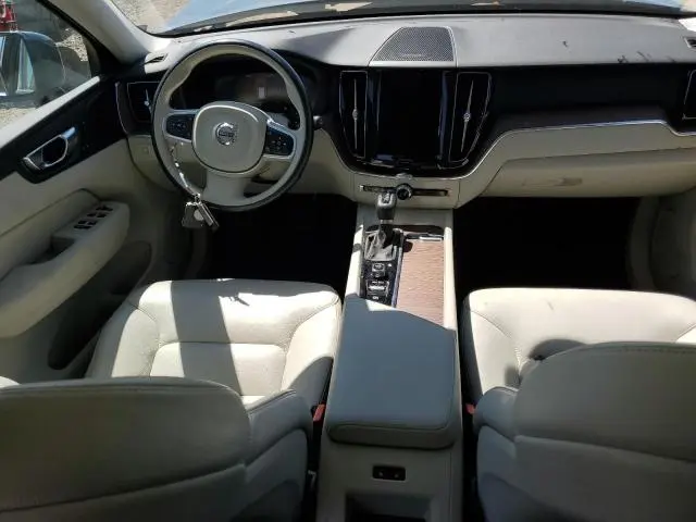 2021 VOLVO XC60 T5 MOMENTUM  