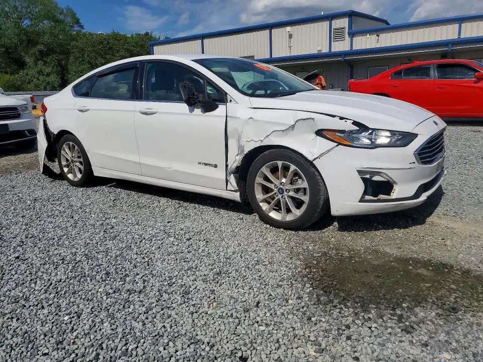 2019 FORD FUSION SE  