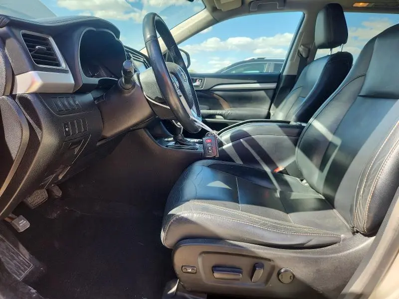 2016 TOYOTA HIGHLANDER XLE  