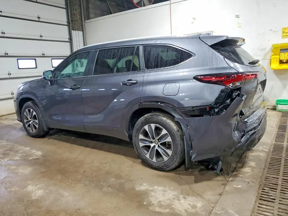 2024 TOYOTA HIGHLANDER XLE  