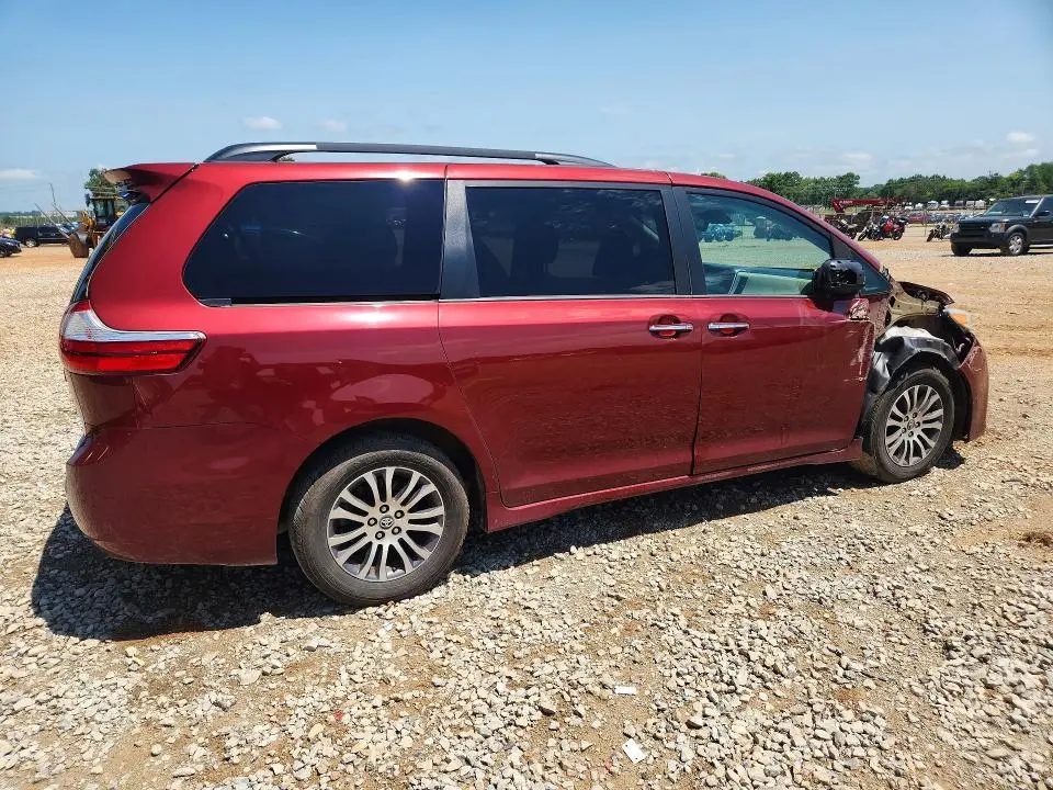 2019 TOYOTA SIENNA XLE 8-PASSENGER  