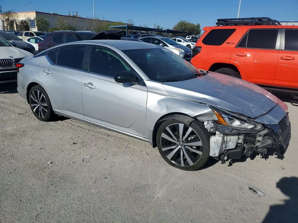 2019 NISSAN ALTIMA SR  