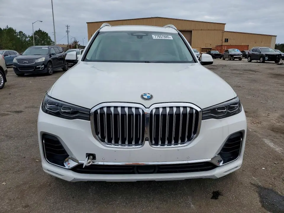 2021 BMW X7   