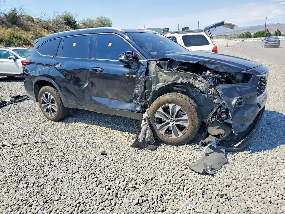 2021 TOYOTA HIGHLANDER HYBRID XLE  