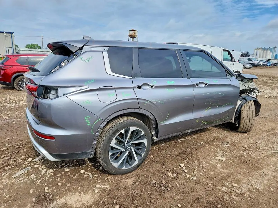 2022 MITSUBISHI OUTLANDER SE  