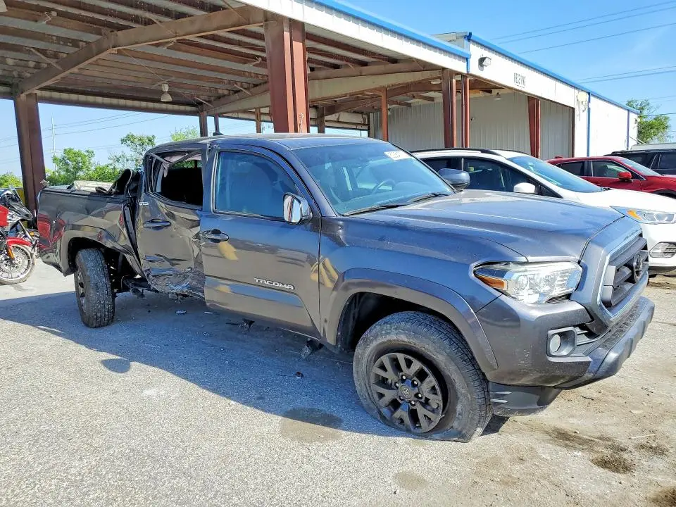 2020 TOYOTA TACOMA SR5 V6  