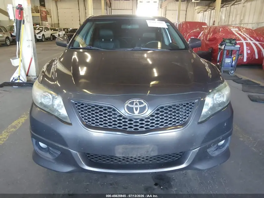 2011 TOYOTA CAMRY SE